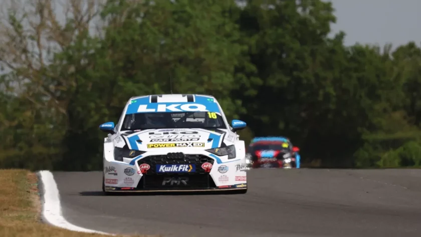 Driving Excellence: Aiden Moffat Dominates BTCC Oulton Park Free Practice